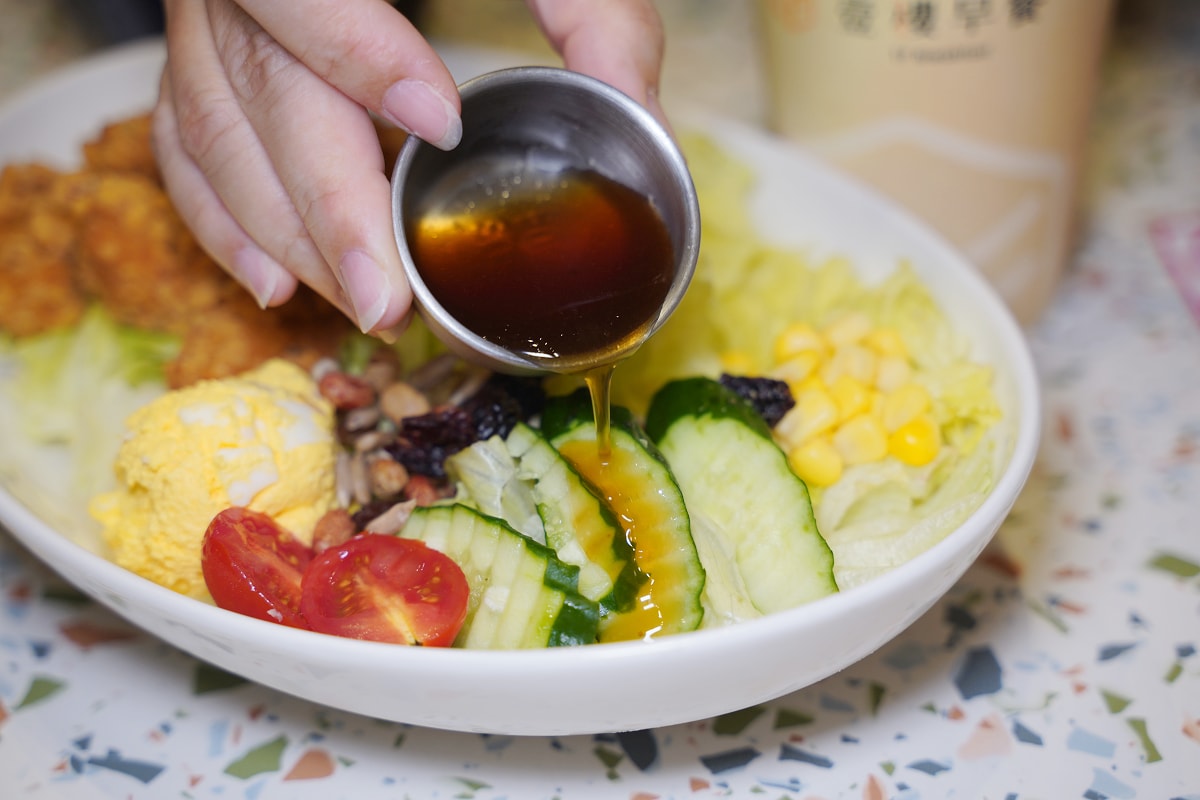 【壹樓早餐桃園縣府店】桃園市政府早午餐推薦 初夏島嶼季把早晨放進海風裡 胡麻醬風味初夏早午餐