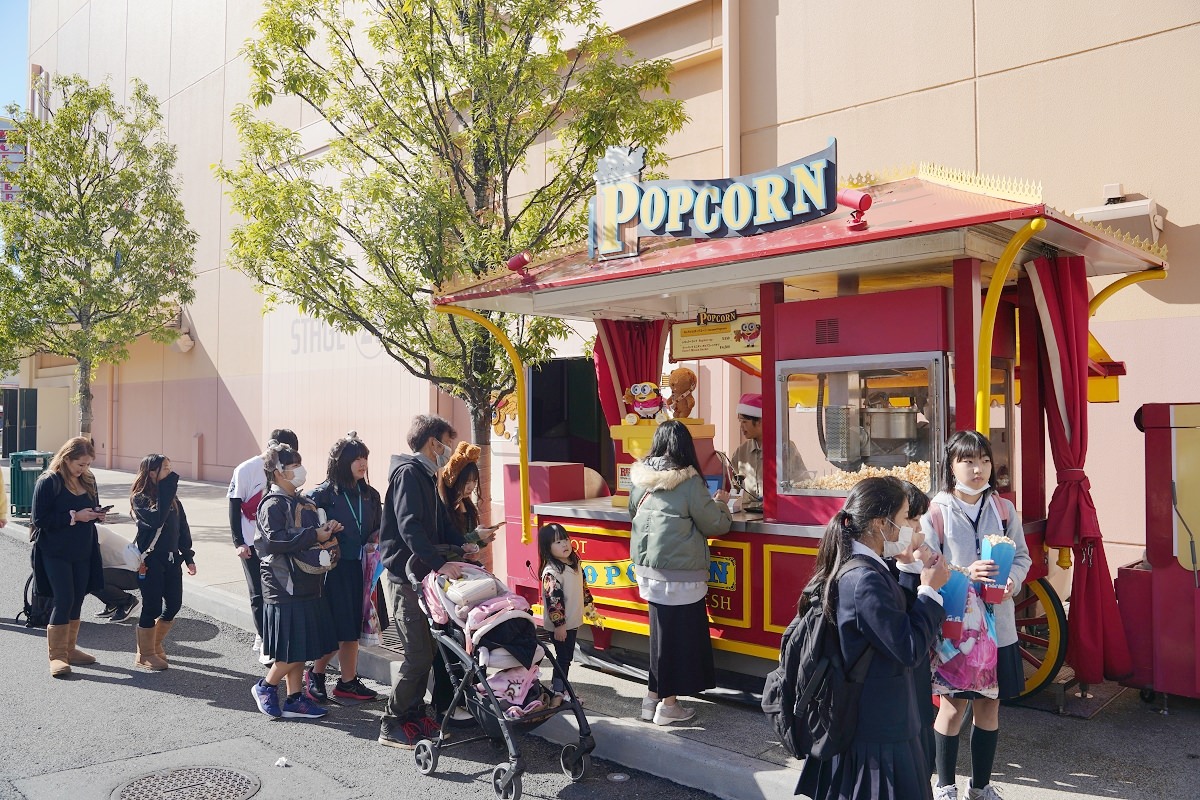 【日本環球影城街頭餐車美食推薦】邊吃邊逛food-cart打卡美食 超人氣爆米花桶不買可惜