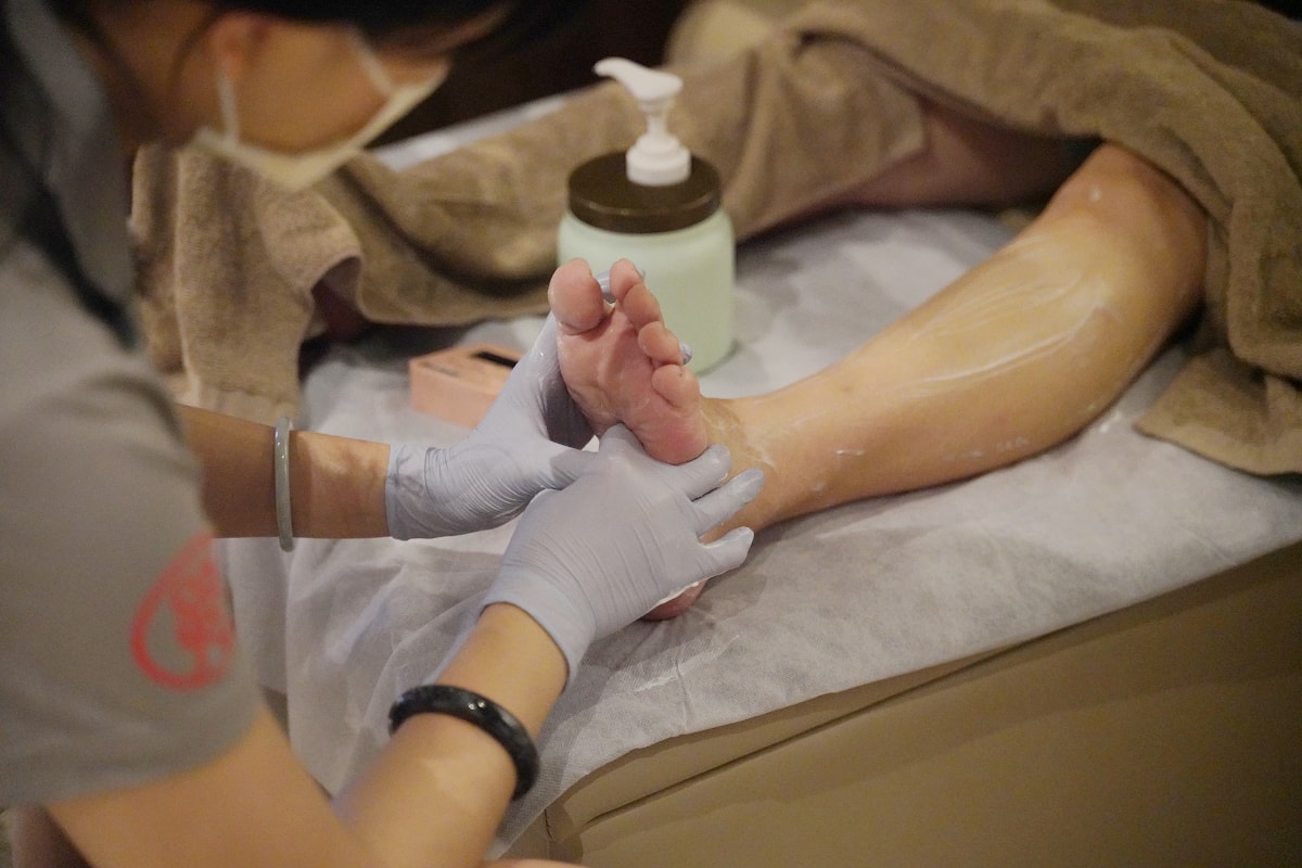 【路人養生館】中壢按摩推薦 指壓/油壓/孕婦按摩 經絡穴位深度放鬆首選 中優質按摩店網友激推
