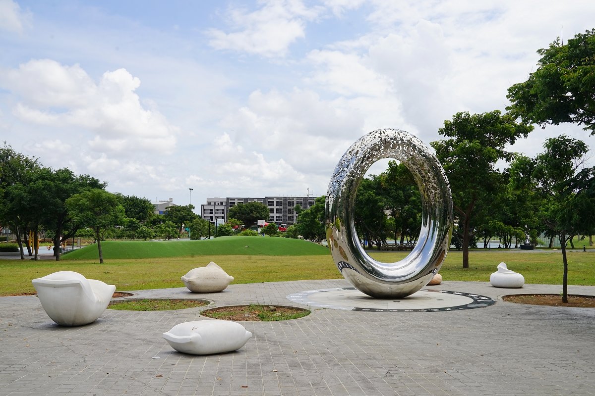 【桃園楊梅兒童公園推薦】楊梅沙坑遊玩好去處 磨石子溜滑梯/兒童攀岩場 富岡運動公園 - 第3張圖 【桃園楊梅兒童公園推薦】楊梅沙坑遊玩好去處 磨石子溜滑梯/兒童攀岩場 富岡運動公園