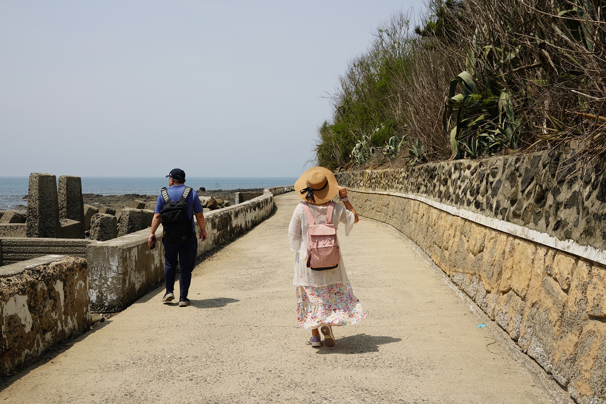 【澎湖網美景點推薦】澎湖超人氣免費景點池西柱狀玄武岩 廢棄九孔養殖場 池西岩瀑(九孔瀑布) - 第4張圖 【澎湖網美景點推薦】澎湖超人氣免費景點池西柱狀玄武岩 廢棄九孔養殖場 池西岩瀑(九孔瀑布)