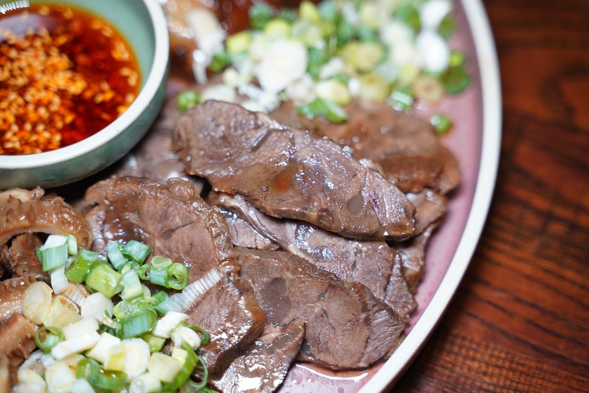 【天母牛肉麵推薦】天母棒球場美食餐廳好選擇 紅燒蕃茄牛肉麵美味必點 Table 27