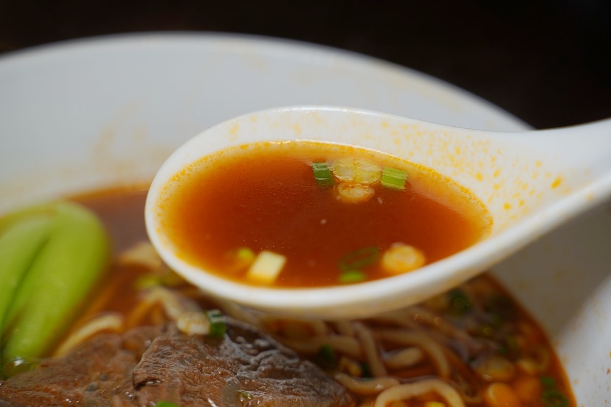 【天母牛肉麵推薦】天母棒球場美食餐廳好選擇 紅燒蕃茄牛肉麵美味必點 Table 27