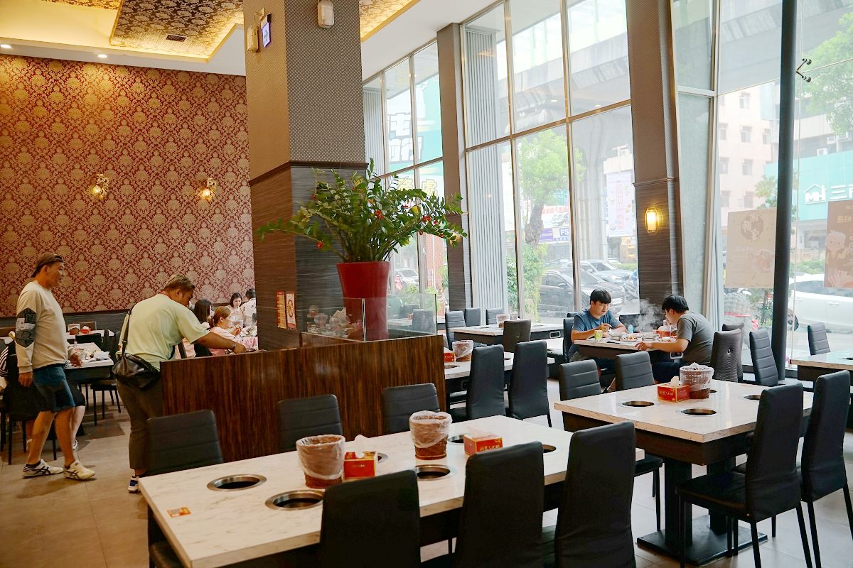 【台中南屯吃到飽推薦】台中聚餐餐廳好選擇 熟食百匯無限量供應吃到飽 羽葉麻辣火鍋台中都會館