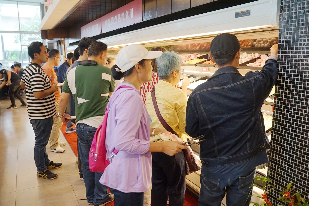 【台中南屯吃到飽推薦】台中聚餐餐廳好選擇 熟食百匯無限量供應吃到飽 羽葉麻辣火鍋台中都會館