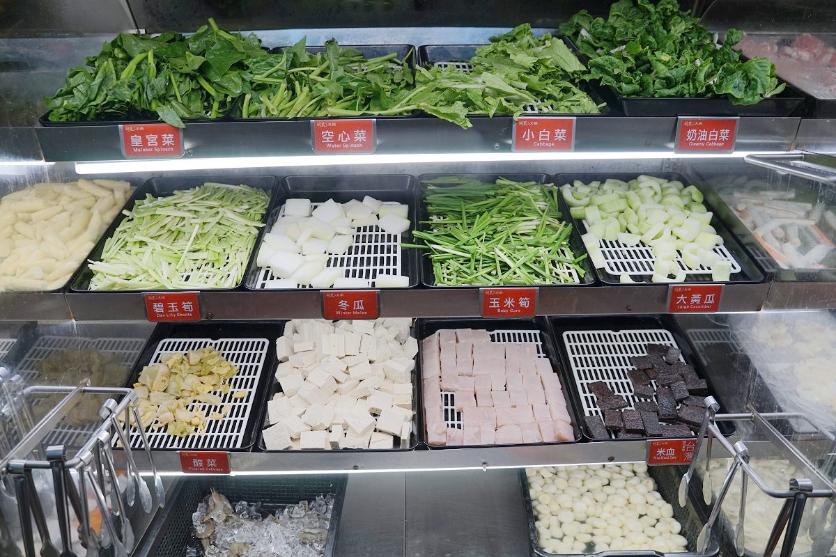 【台中南屯吃到飽推薦】台中聚餐餐廳好選擇 熟食百匯無限量供應吃到飽 羽葉麻辣火鍋台中都會館