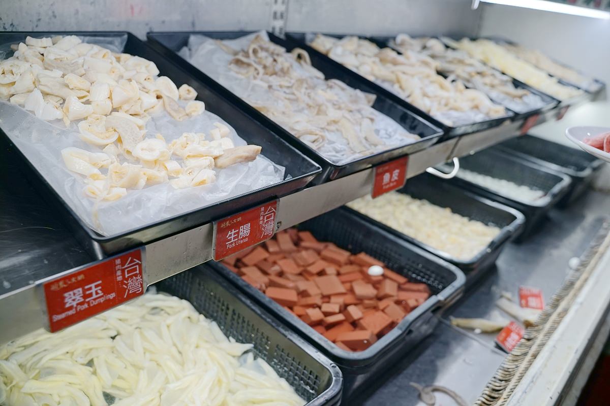 【台中南屯吃到飽推薦】台中聚餐餐廳好選擇 熟食百匯無限量供應吃到飽 羽葉麻辣火鍋台中都會館
