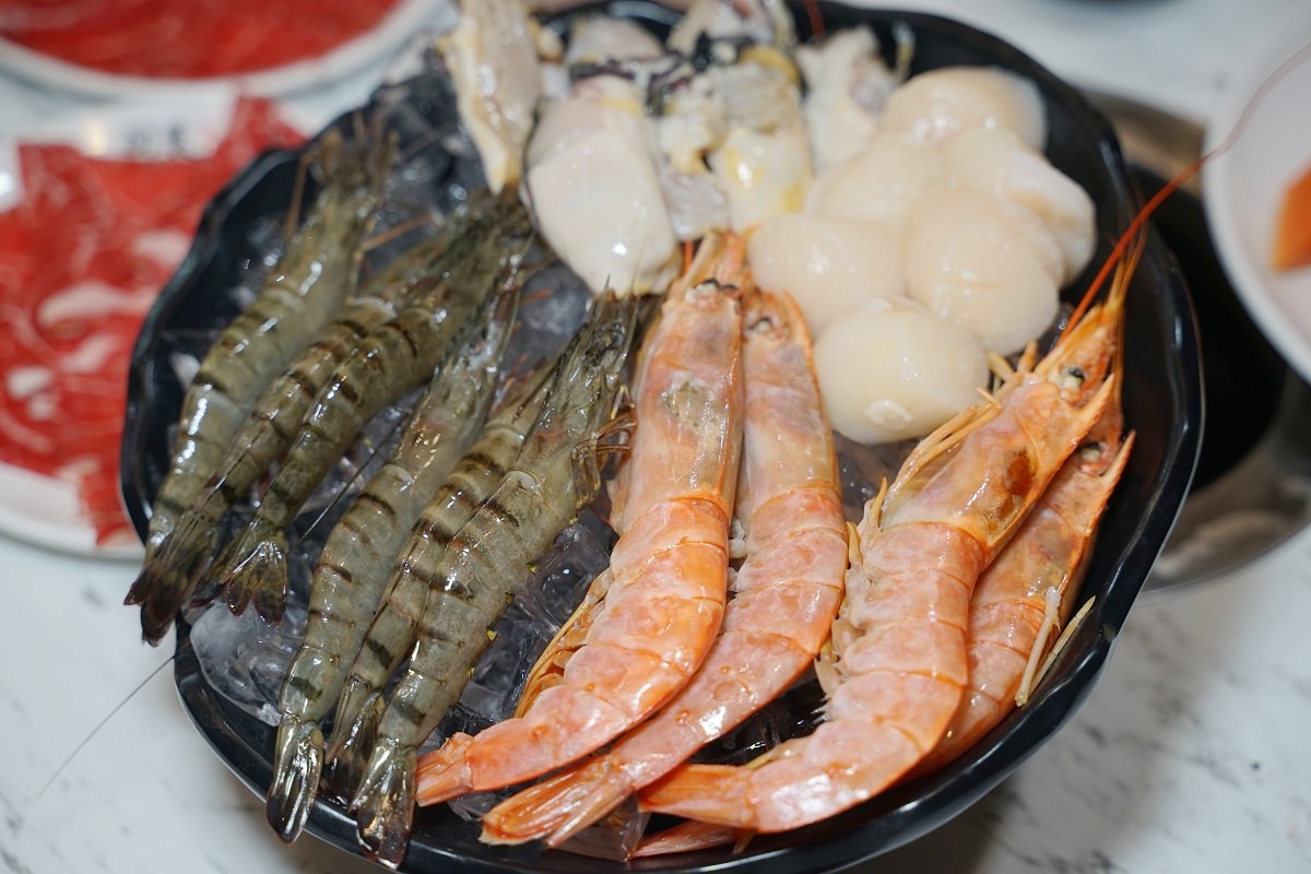 【台中南屯吃到飽推薦】台中聚餐餐廳好選擇 熟食百匯無限量供應吃到飽 羽葉麻辣火鍋台中都會館