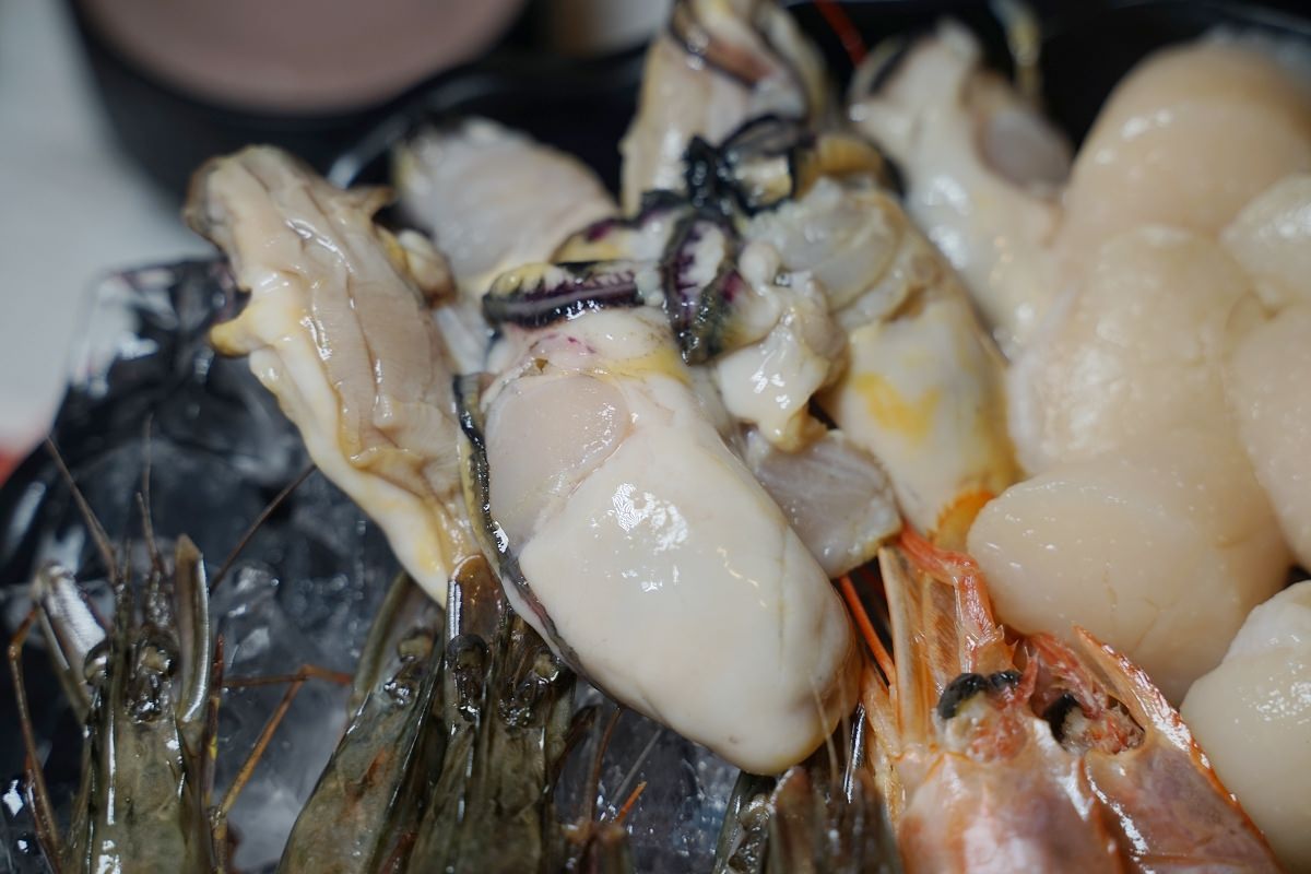 【台中南屯吃到飽推薦】台中聚餐餐廳好選擇 熟食百匯無限量供應吃到飽 羽葉麻辣火鍋台中都會館