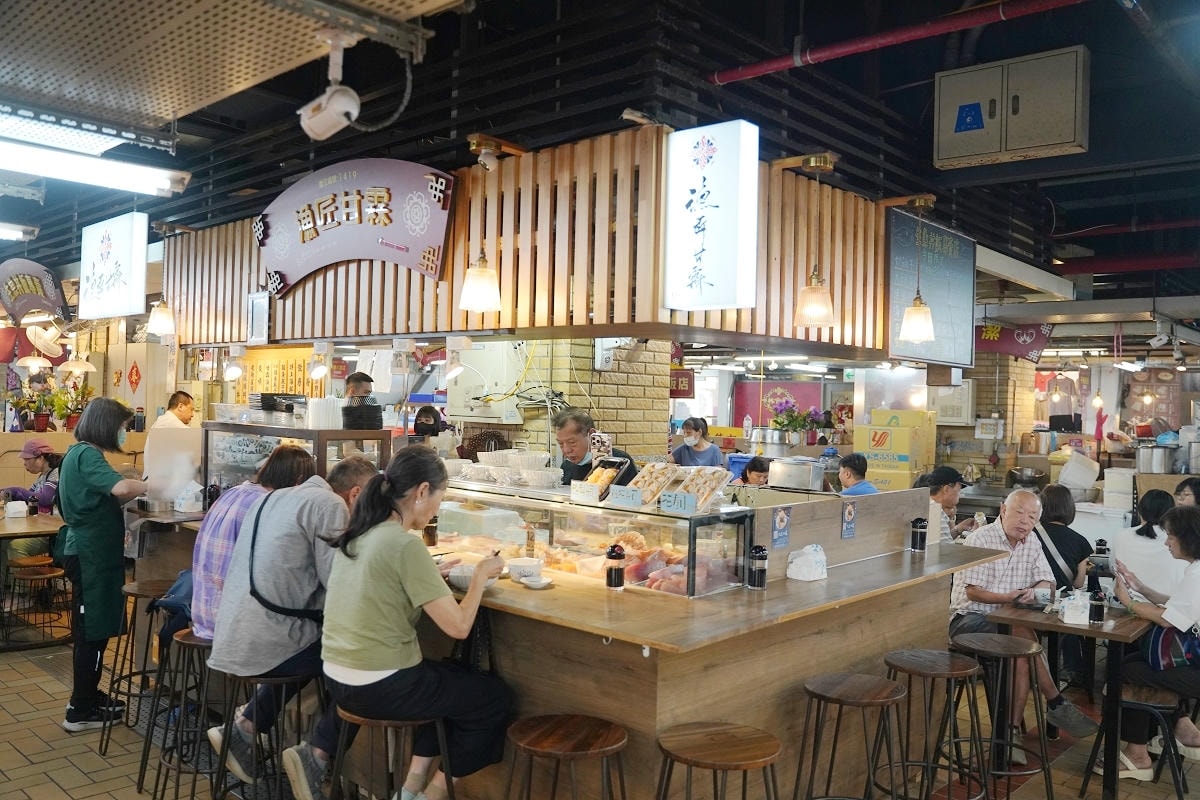 【漁匠甘霖】永樂市場超人氣排隊美食 每日新鮮食材生魚丼飯專門店 美味必點海膽三味/炙燒丼飯