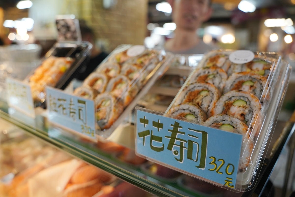 【漁匠甘霖】永樂市場超人氣排隊美食 每日新鮮食材生魚丼飯專門店 美味必點海膽三味/炙燒丼飯