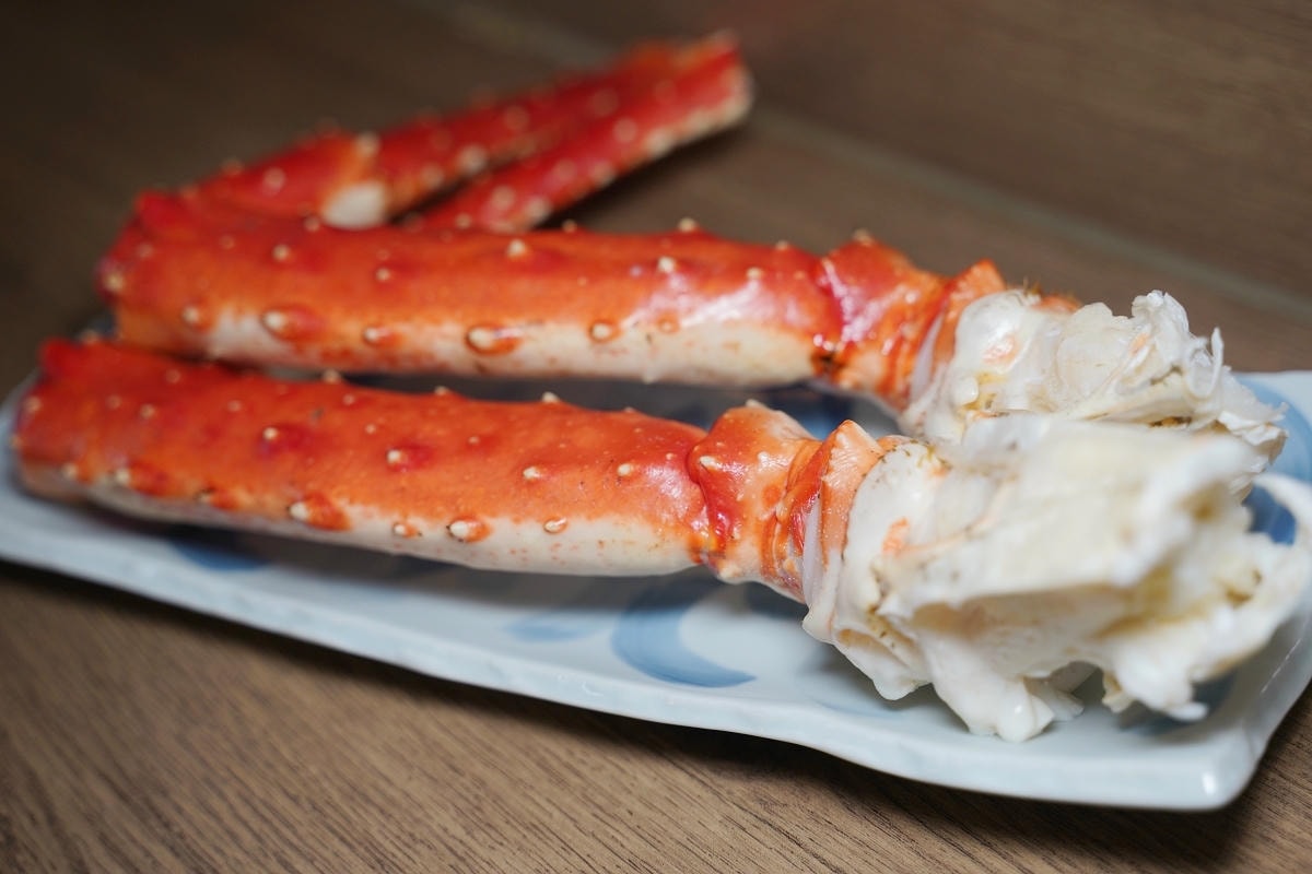 【漁匠甘霖】永樂市場超人氣排隊美食 每日新鮮食材生魚丼飯專門店 美味必點海膽三味/炙燒丼飯