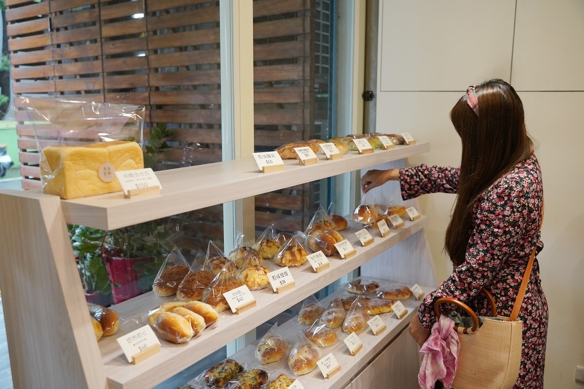 【中壢麵包店推薦】育英路上手作質感烘焙坊 超人氣秒殺明太子法國麵包必吃 食在好胖烘焙坊