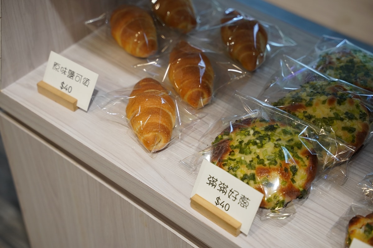【中壢麵包店推薦】育英路上手作質感烘焙坊 超人氣秒殺明太子法國麵包必吃 食在好胖烘焙坊