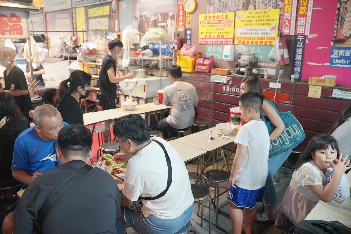 【台中逢甲夜市阿華黑輪店】逢甲在地40多年老店 老字號關東煮配花生特製醬 逢甲夜市人氣美食