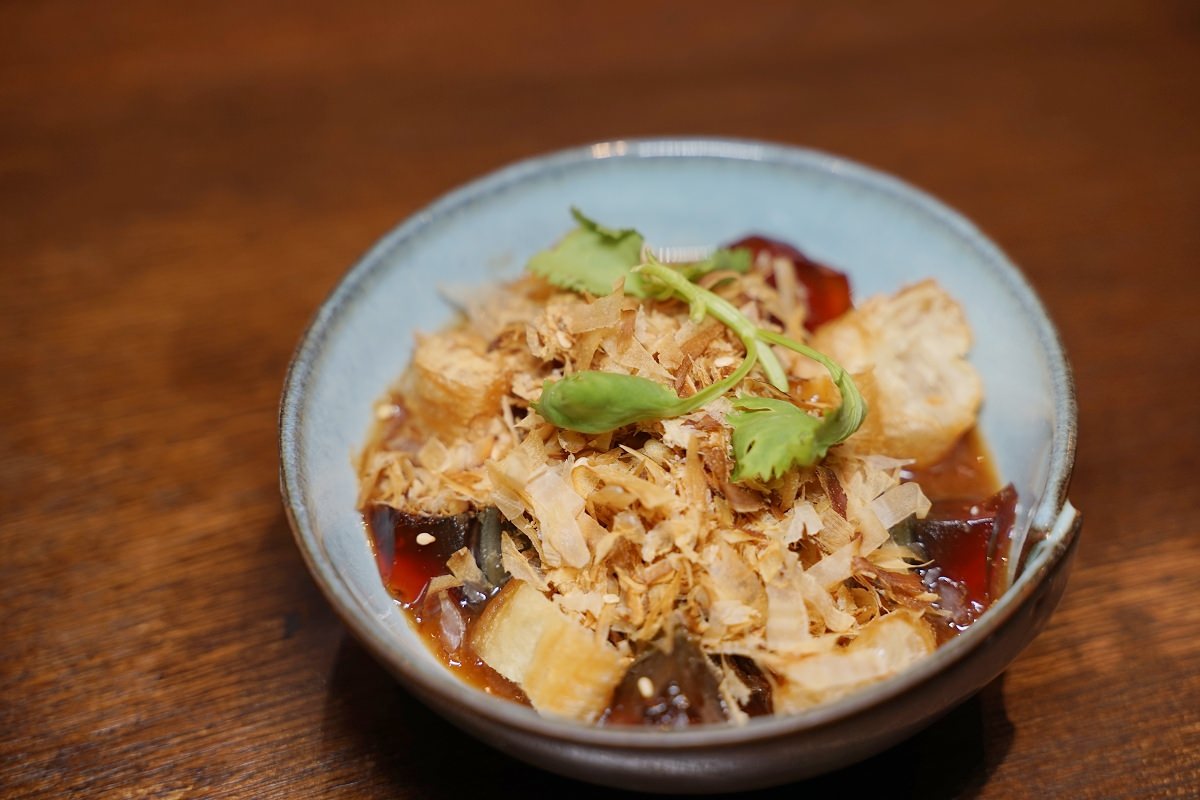 【竹北拉麵推薦】台式風味特色拉麵 美味必點烏金仙草姥麵/夥房麻辣姥麵 姥夥房竹北鹿場店