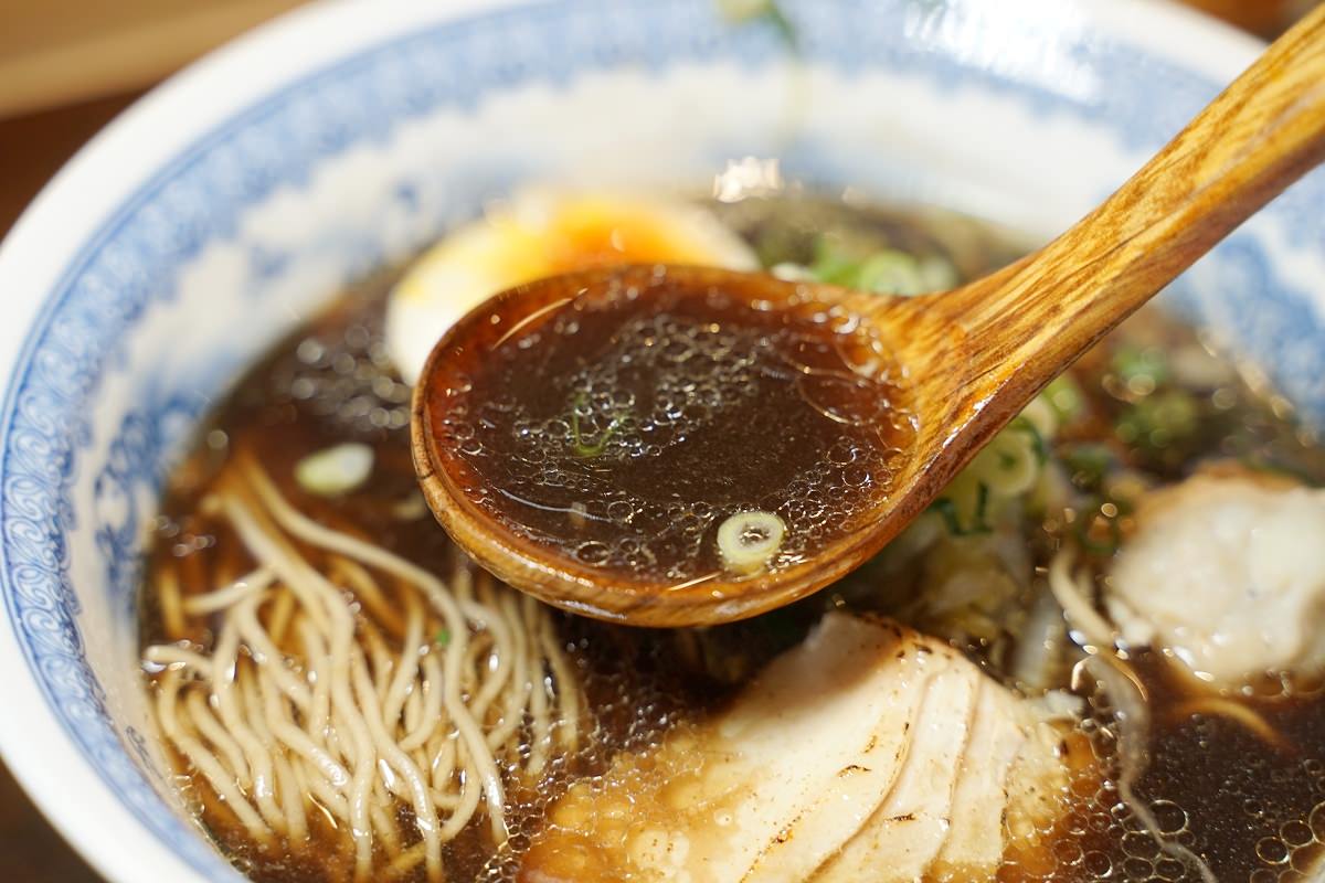 【竹北拉麵推薦】台式風味特色拉麵 美味必點烏金仙草姥麵/夥房麻辣姥麵 姥夥房竹北鹿場店