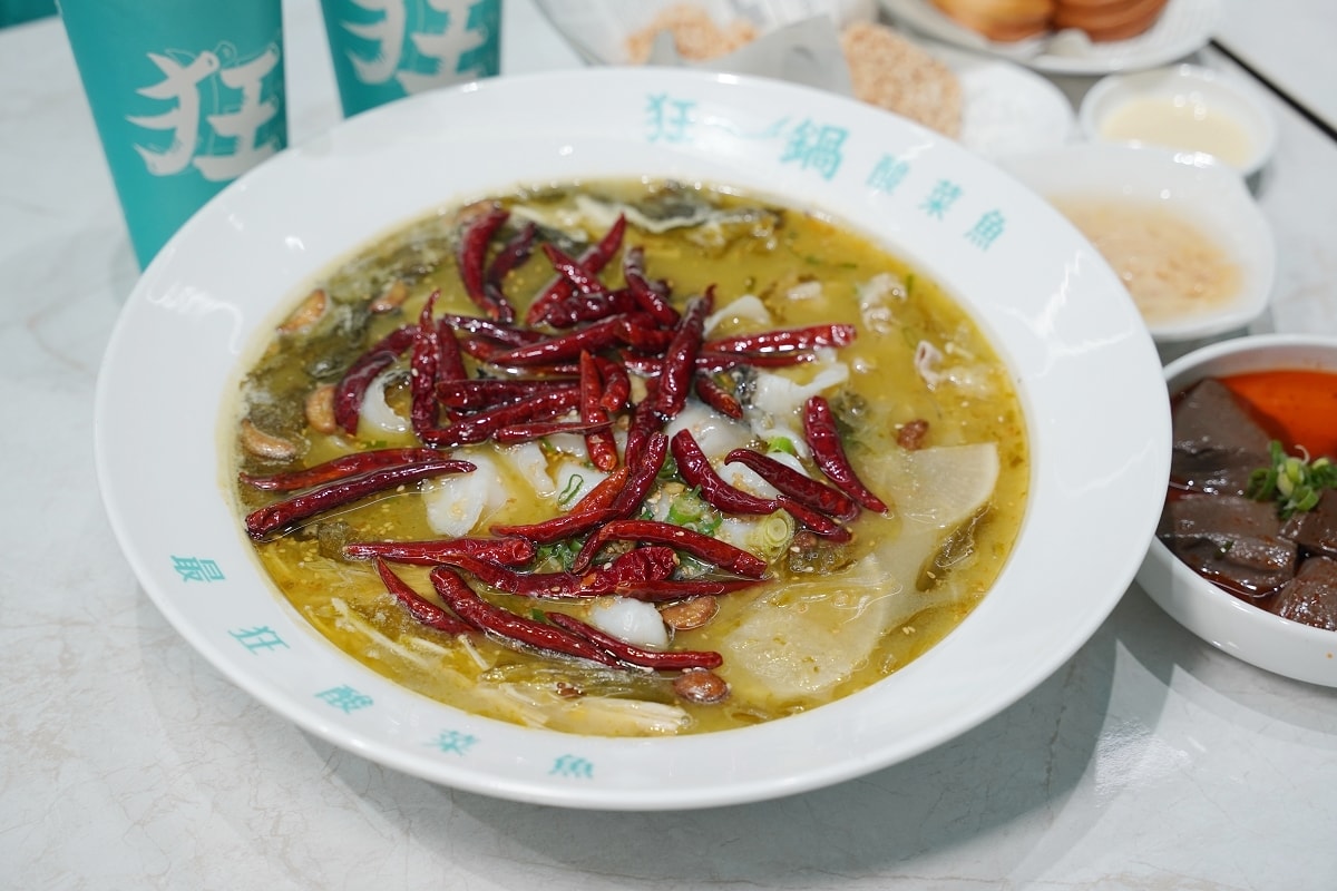 【西門町酸菜魚推薦】爆紅的年輕時尚酸菜魚 品狂一鍋精品藍世界美學一生 狂一鍋酸菜魚西門店
