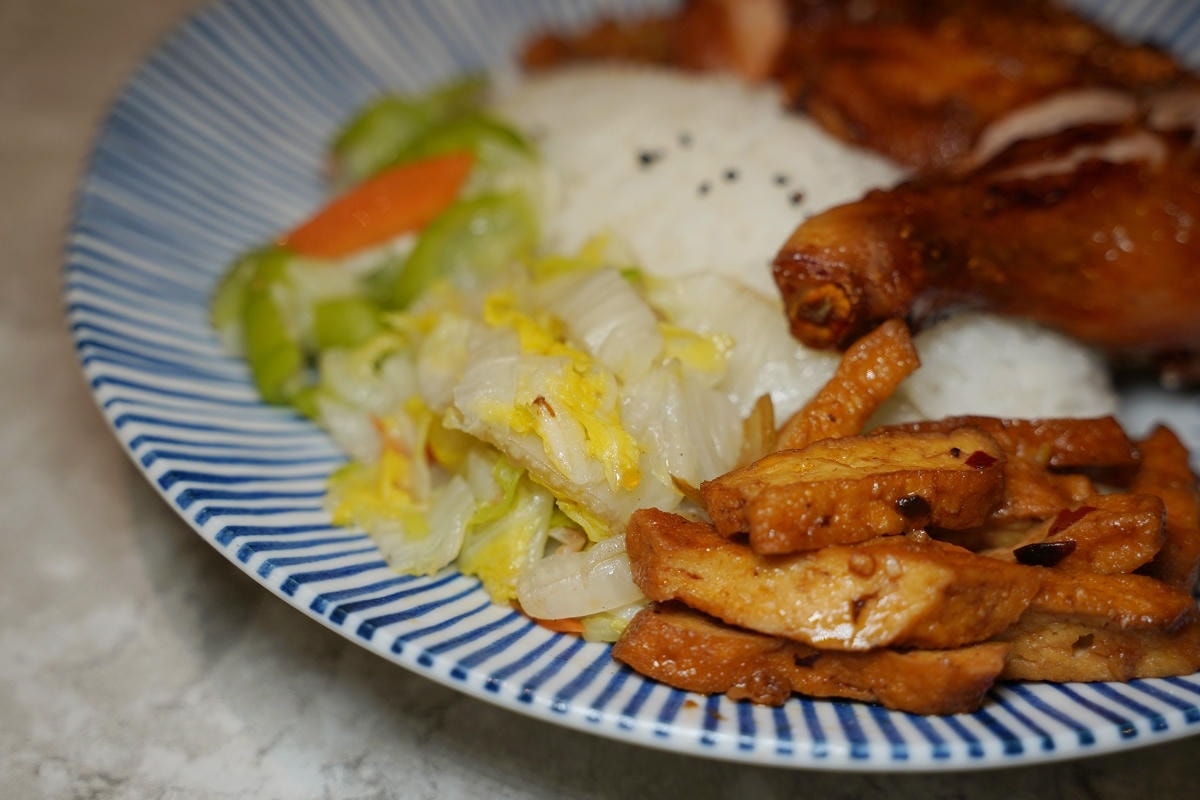 【品嚐悅精緻飯食】林口超人氣便當店 林口三井OUTLET花磚時尚平價簡餐 桶仔雞等級烤雞腿