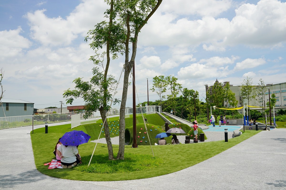 【桃園蘆竹兒童公園推薦】蘆竹首座新闢共融式遊戲場 埤塘坡紋兒童遊戲區 蘆竹新龍公園 - 第8張圖 【桃園蘆竹兒童公園推薦】蘆竹首座新闢共融式遊戲場 埤塘坡紋兒童遊戲區 蘆竹新龍公園
