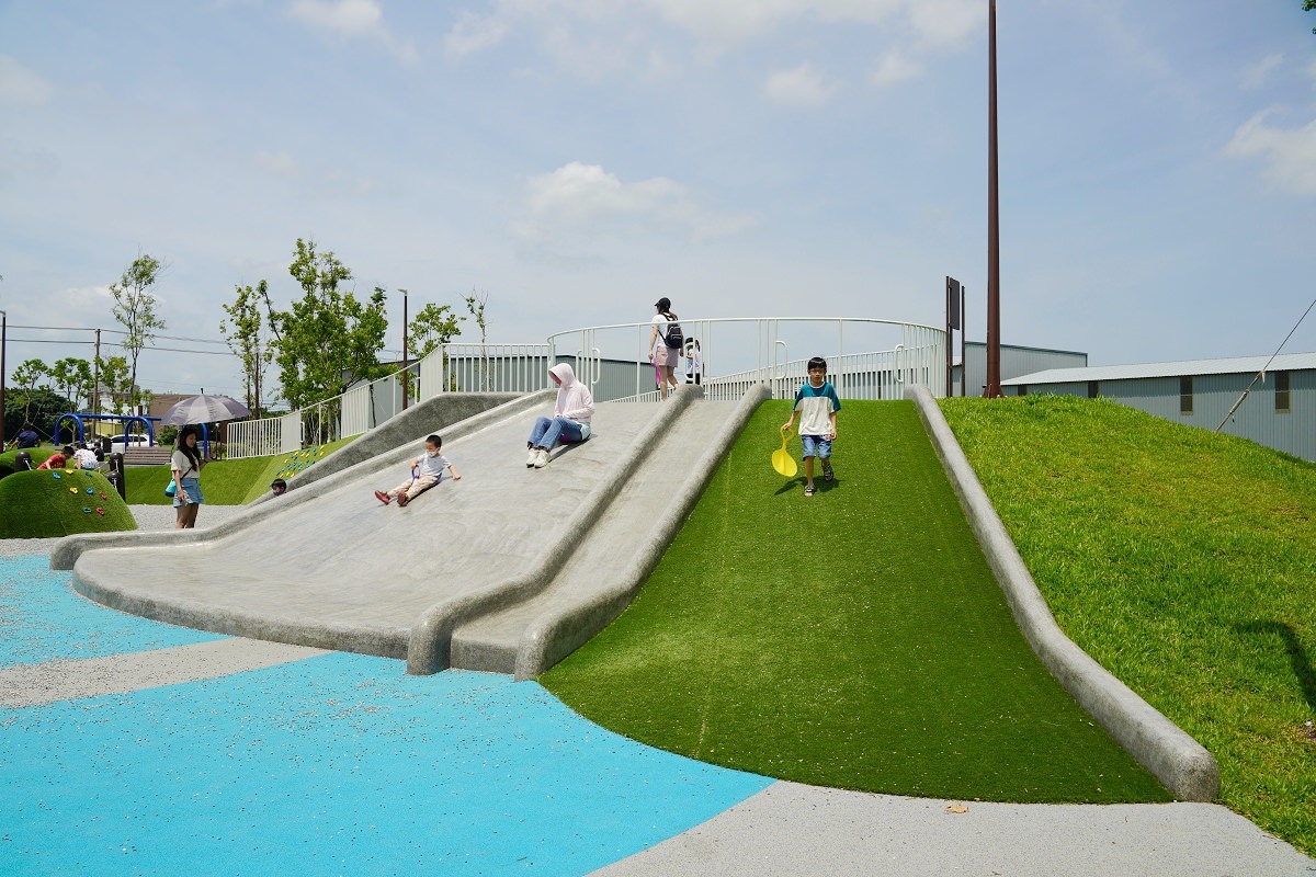 【桃園蘆竹兒童公園推薦】蘆竹首座新闢共融式遊戲場 埤塘坡紋兒童遊戲區 蘆竹新龍公園 - 第12張圖 【桃園蘆竹兒童公園推薦】蘆竹首座新闢共融式遊戲場 埤塘坡紋兒童遊戲區 蘆竹新龍公園