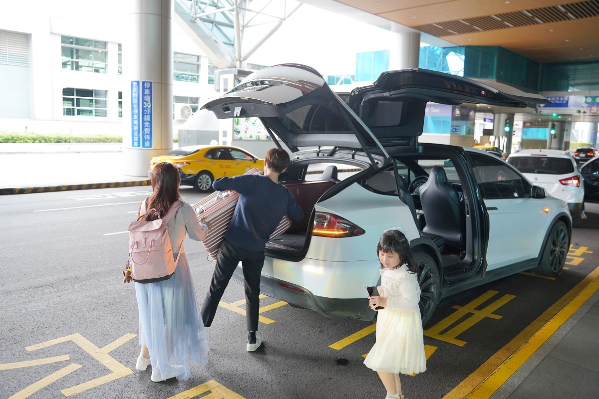 【機場接送推薦】全特斯拉車系出行服務 Model X 鷗翼車門超晴【特斯拉出行 Tesla Express】