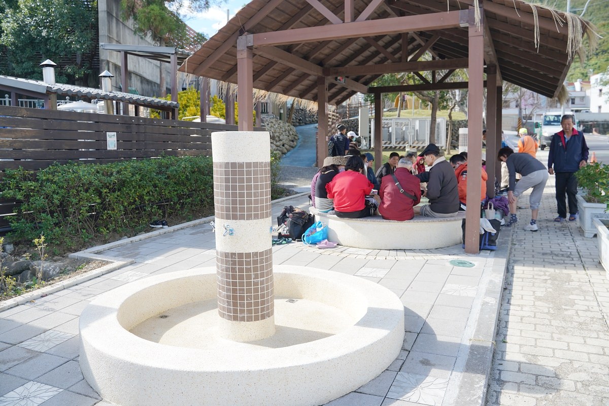 【桃園露天溫泉推薦】泰雅故事公園免費泡腳池 泰雅原民文化碳酸氫鈉鹽泉 羅浮溫泉湯池