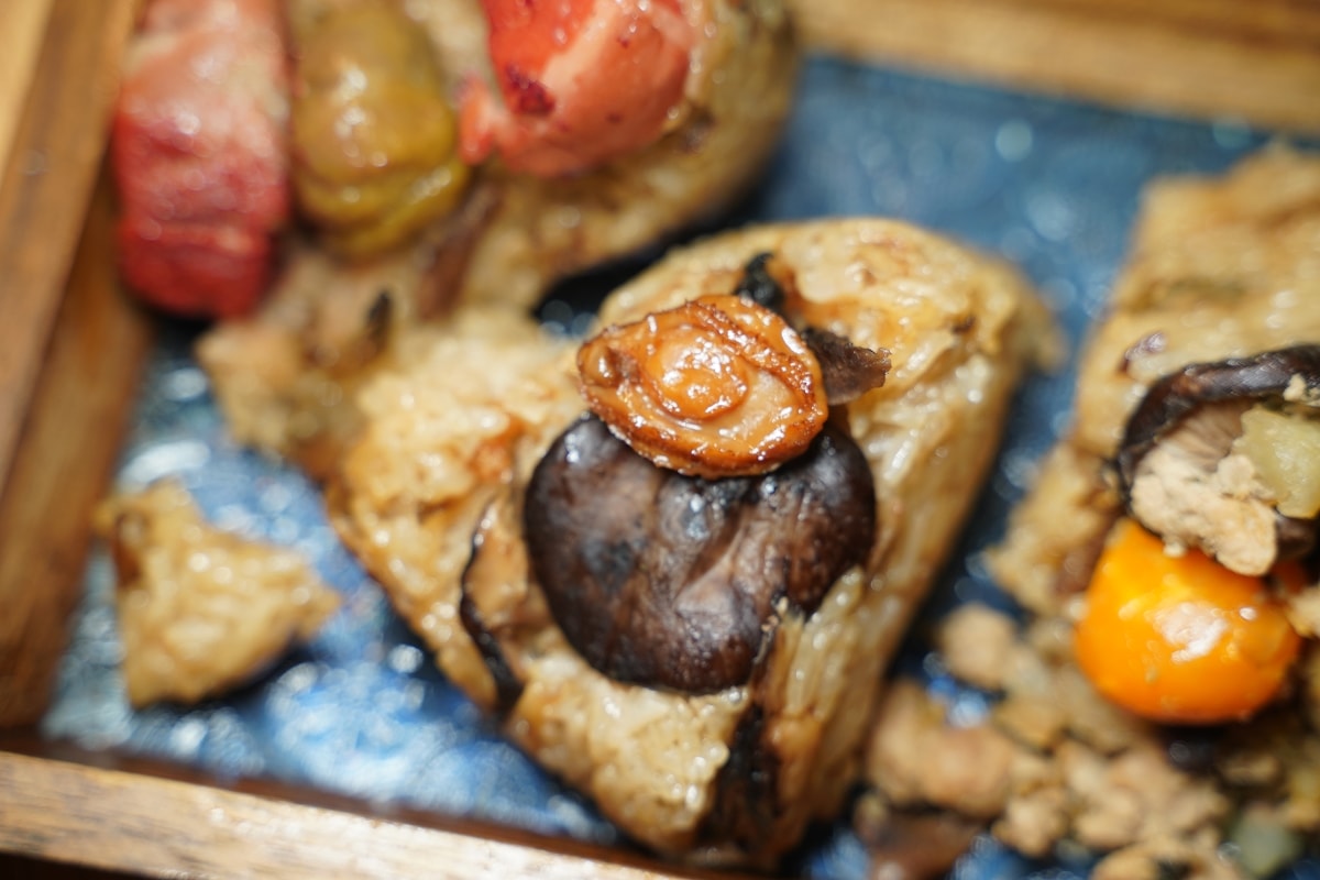 【彭園私房肉粽禮盒組】黑松露蔬食粽/紅麴五花肉粽/花菇鮑魚肉粽/湖南外婆肉粽 端午禮盒推薦 - 第4張圖 【彭園私房肉粽禮盒組】黑松露蔬食粽/紅麴五花肉粽/花菇鮑魚肉粽/湖南外婆肉粽 端午禮盒推薦