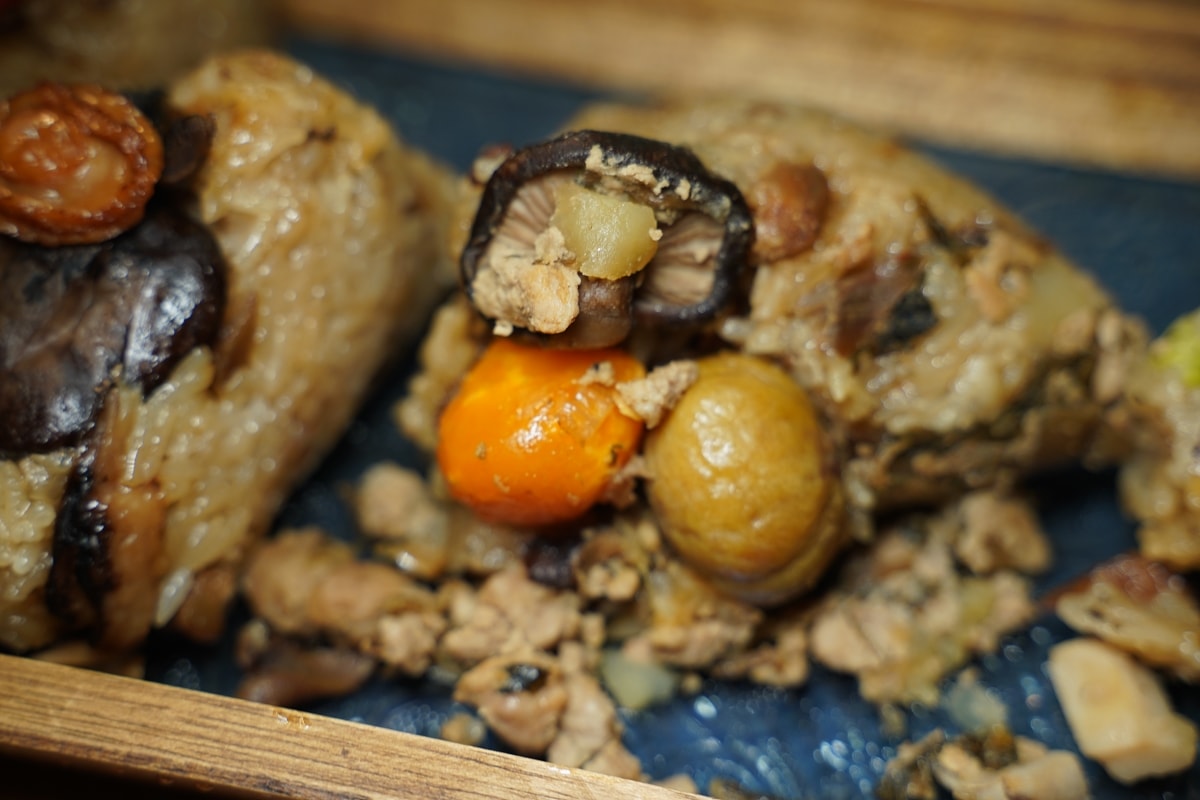 【彭園私房肉粽禮盒組】黑松露蔬食粽/紅麴五花肉粽/花菇鮑魚肉粽/湖南外婆肉粽 端午禮盒推薦 - 第5張圖 【彭園私房肉粽禮盒組】黑松露蔬食粽/紅麴五花肉粽/花菇鮑魚肉粽/湖南外婆肉粽 端午禮盒推薦