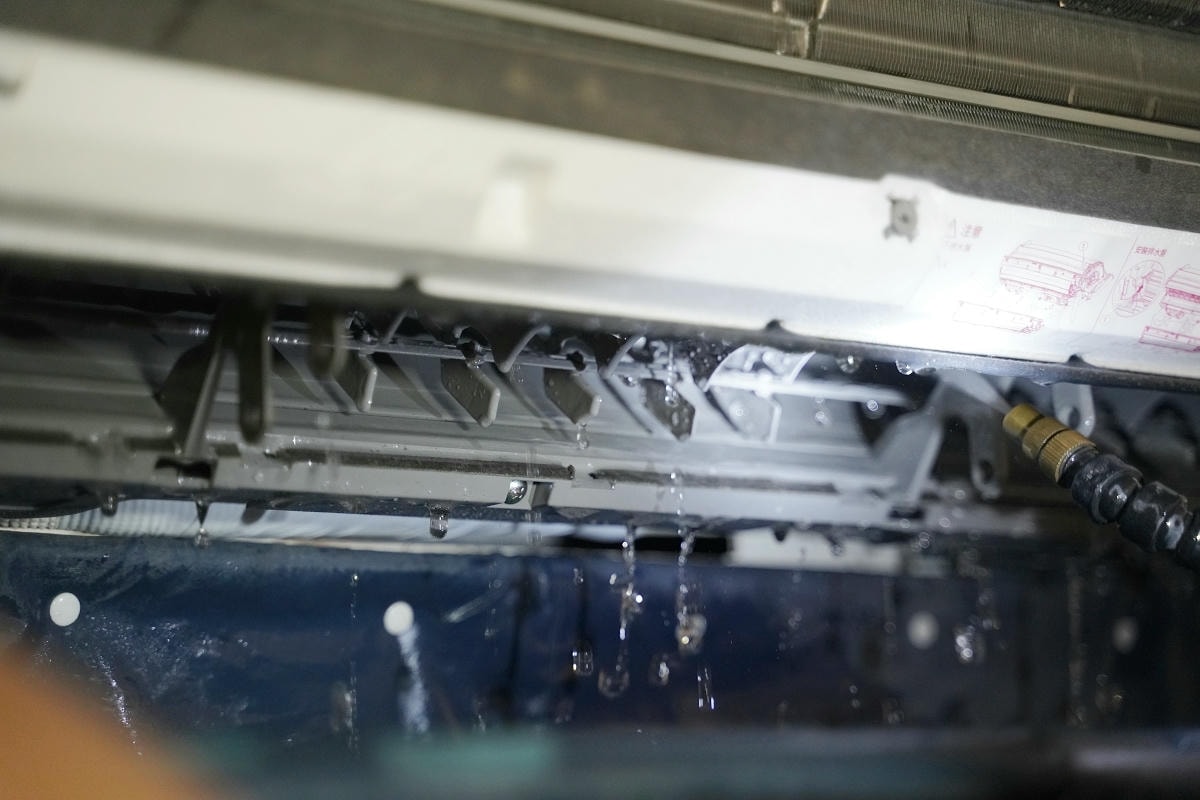 【到府冷氣清洗公司推薦】醫療級二氧化氯+紫外線雙重安全防護 免費室外機清洗 洗洋洋居家清潔