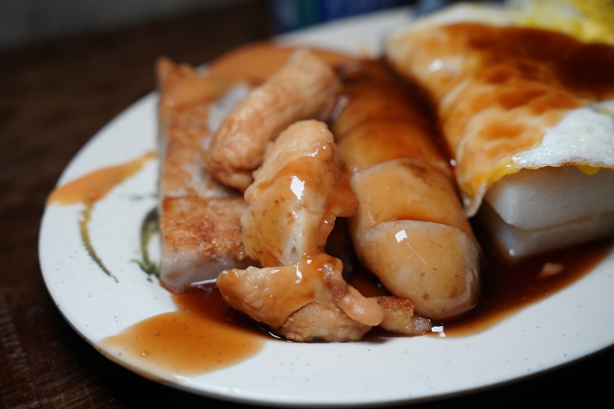 【王家菜頭粿糯米腸】台中第二市場排隊美食 台中舊城區超人氣在地小吃 點1號餐大全套才對味