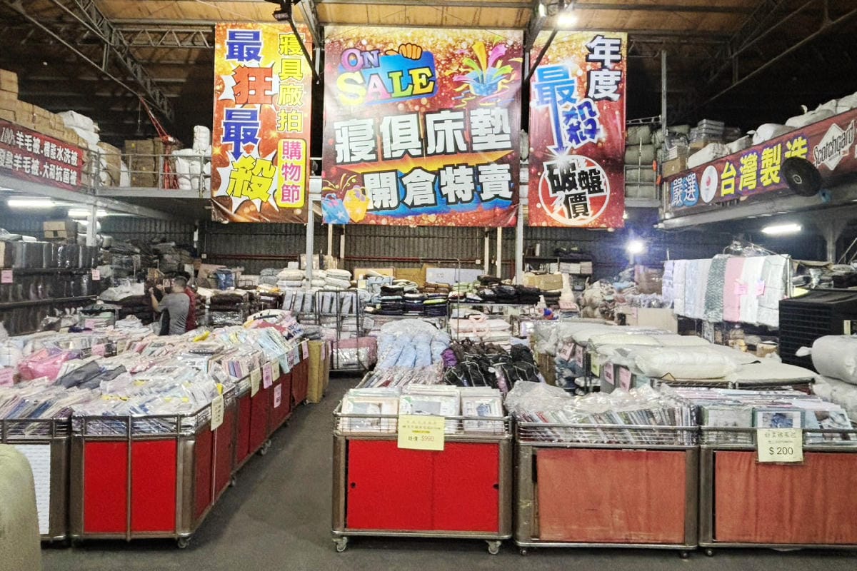 【宏海寢具年度廠拍特賣會】北台灣最大寢具特賣 價格全面下殺一件不留 石墨烯羊毛被/天然乳膠枕排隊價只要399元