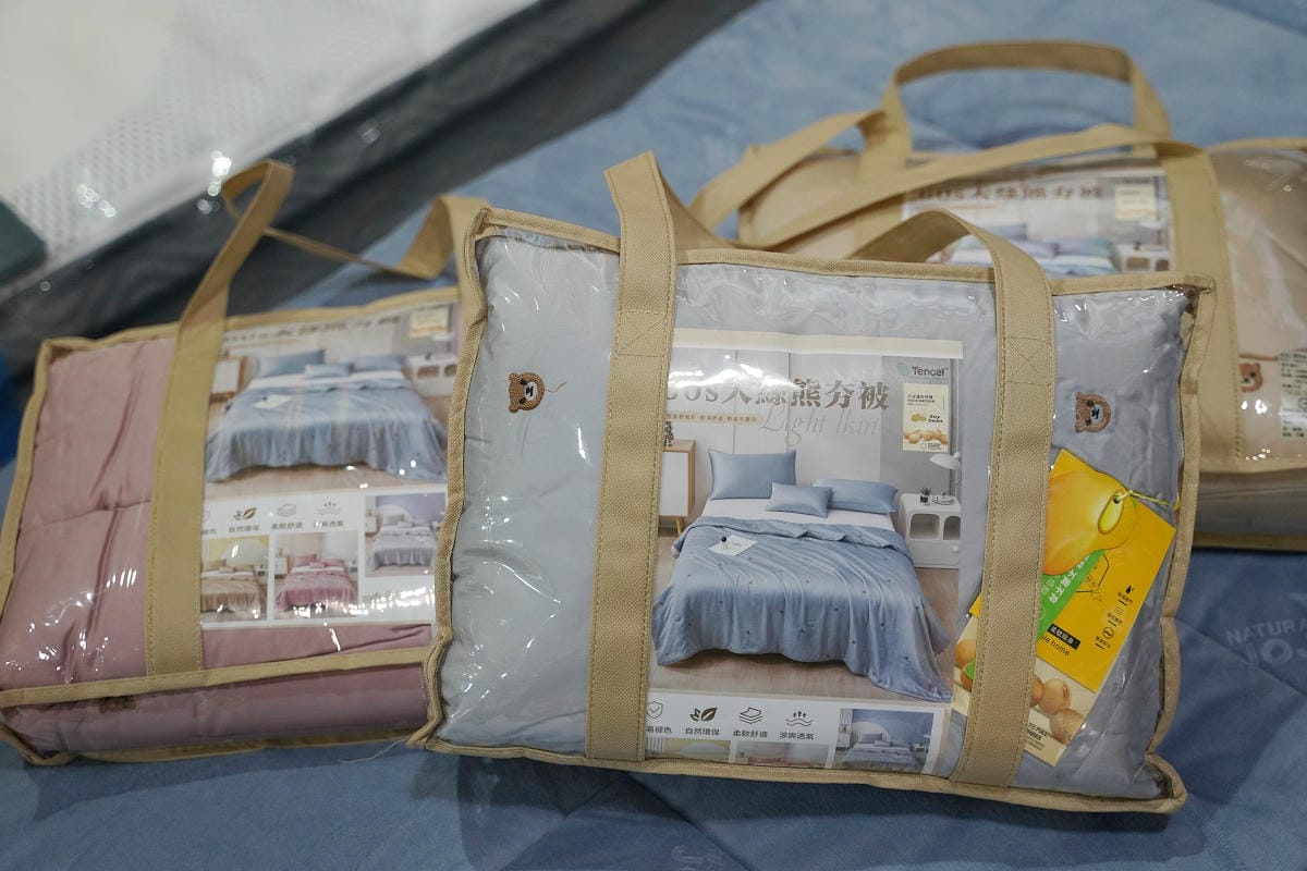 【宏海寢具年度廠拍特賣會】北台灣最大寢具特賣 價格全面下殺一件不留 石墨烯羊毛被/天然乳膠枕排隊價只要399元