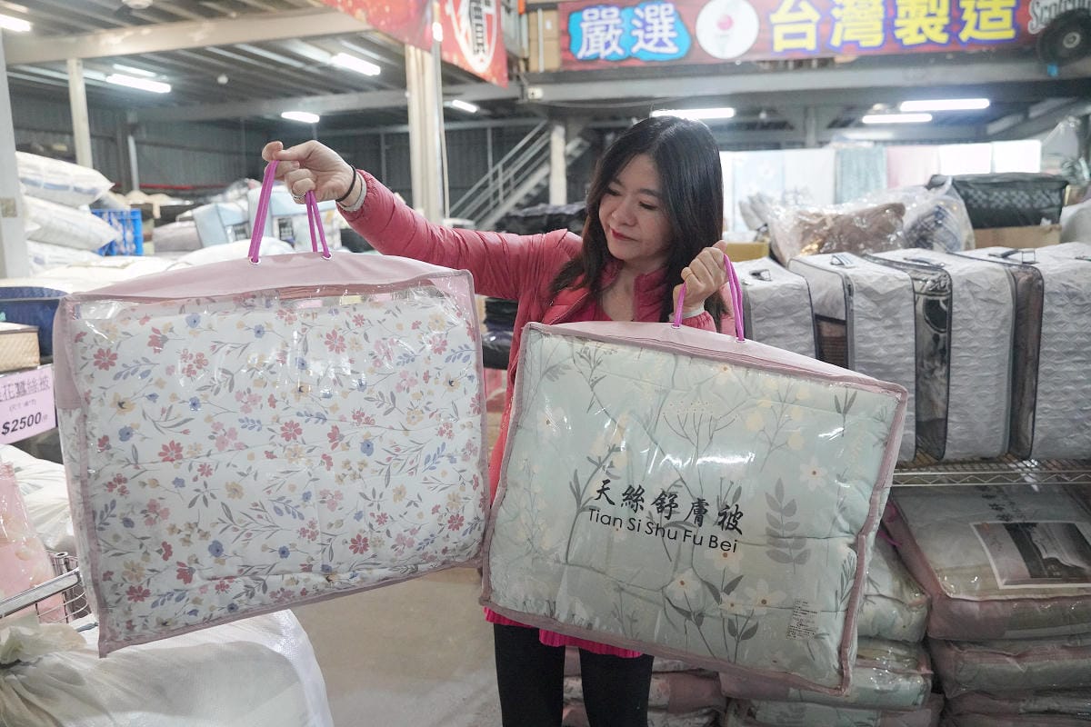 【宏海寢具年度廠拍特賣會】北台灣最大寢具特賣 價格全面下殺一件不留 石墨烯羊毛被/天然乳膠枕排隊價只要399元