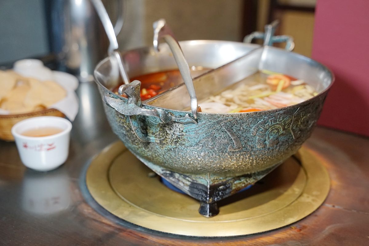 【平鎮麻辣鍋推薦】特香麻辣東北酸菜鴛鴦鍋 麻辣鴨血豆腐免費無限續加 華川宴麻辣鴛鴦鍋平鎮總店 - 第8張圖 【平鎮麻辣鍋推薦】特香麻辣東北酸菜鴛鴦鍋 麻辣鴨血豆腐免費無限續加 華川宴麻辣鴛鴦鍋平鎮總店