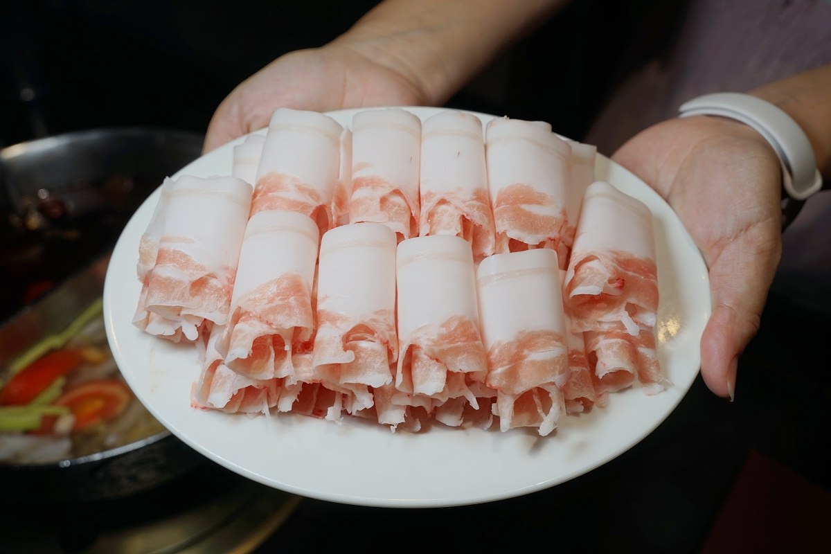 【平鎮麻辣鍋推薦】特香麻辣東北酸菜鴛鴦鍋 麻辣鴨血豆腐免費無限續加 華川宴麻辣鴛鴦鍋平鎮總店 - 第14張圖 【平鎮麻辣鍋推薦】特香麻辣東北酸菜鴛鴦鍋 麻辣鴨血豆腐免費無限續加 華川宴麻辣鴛鴦鍋平鎮總店