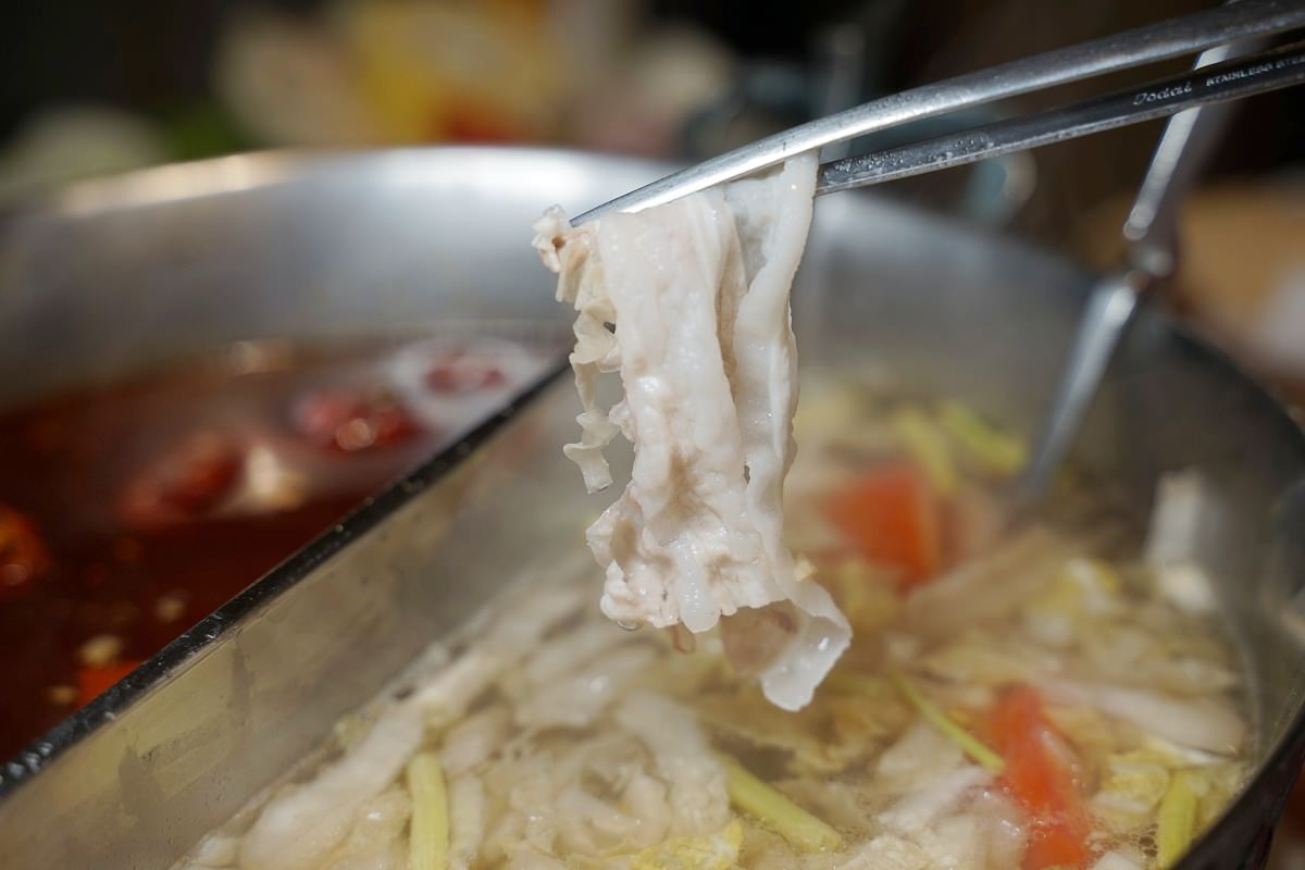 【平鎮麻辣鍋推薦】特香麻辣東北酸菜鴛鴦鍋 麻辣鴨血豆腐免費無限續加 華川宴麻辣鴛鴦鍋平鎮總店 - 第21張圖 【平鎮麻辣鍋推薦】特香麻辣東北酸菜鴛鴦鍋 麻辣鴨血豆腐免費無限續加 華川宴麻辣鴛鴦鍋平鎮總店