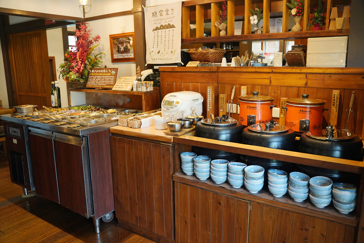 【蕃薯藤TINA廚房中壢壢景町店】半自助式健康豐盛餐 有機蔬果穀物沙拉吧+主廚家常燉菜吃到飽