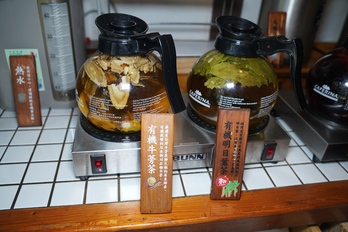 【蕃薯藤TINA廚房中壢壢景町店】半自助式健康豐盛餐 有機蔬果穀物沙拉吧+主廚家常燉菜吃到飽