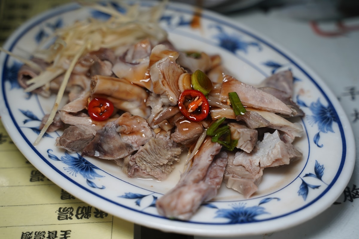 【中壢夜市小吃推薦】平價美味免費續湯米粉湯推薦必點 好吃不貴肉類腸類黑白切 好鮮屋米粉湯