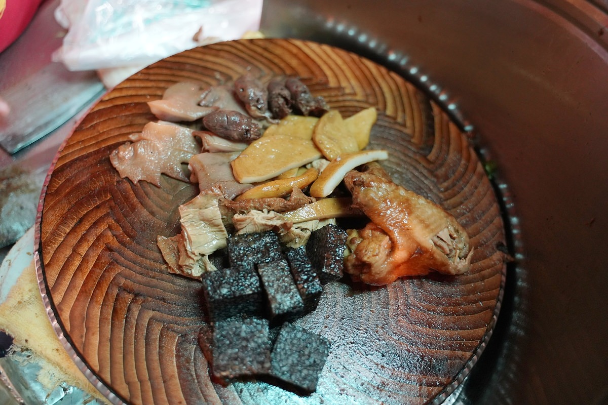 【臨江街觀光夜市美食推薦】創立於1965年在地60年歷史 米其林美食評鑑必比登推薦 梁記滷味