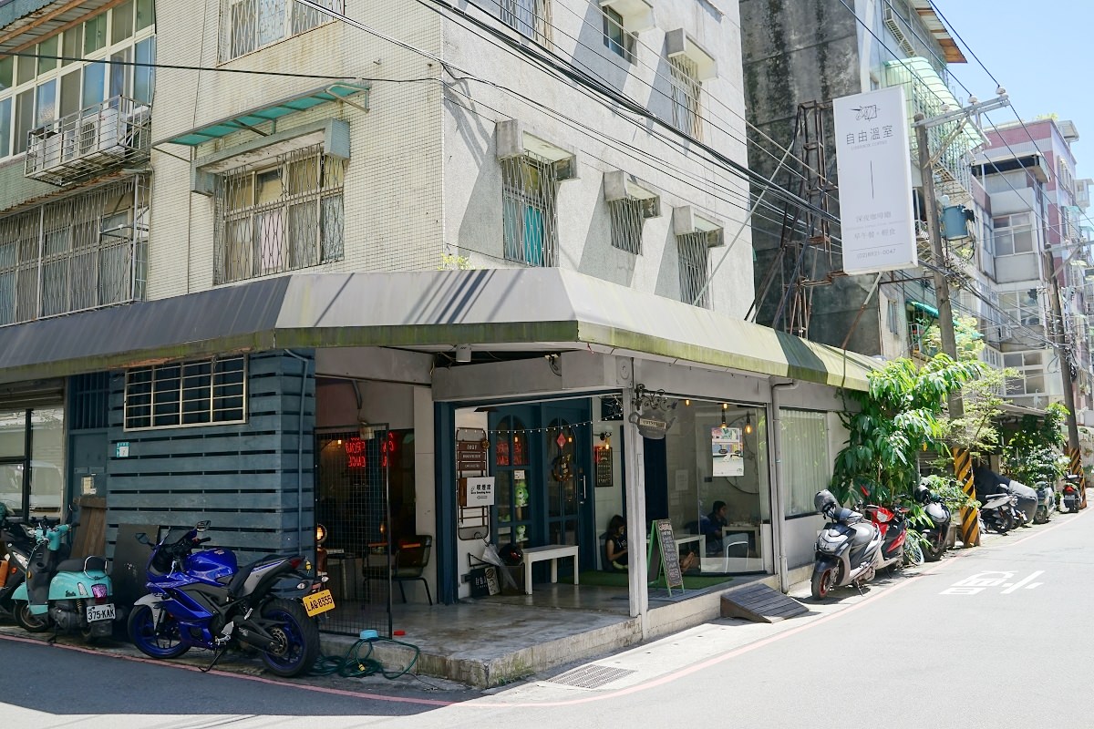 【永和咖啡廳推薦】IG打卡網美拍照首選 永和貓咪咖啡館/不限時有插座 自由溫室咖啡廳