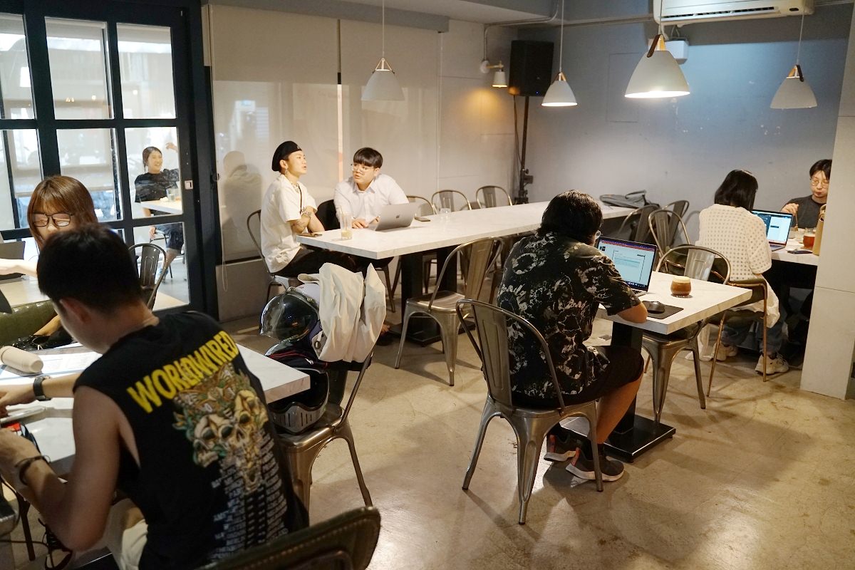 【永和咖啡廳推薦】IG打卡網美拍照首選 永和貓咪咖啡館/不限時有插座 自由溫室咖啡廳