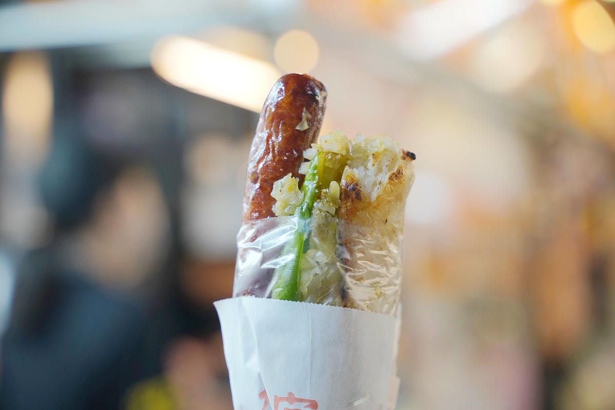 【官芝霖大腸包小腸】台中逢甲夜市超人氣小吃 TVBS食尚玩家採訪報導 每份75元口味選擇多