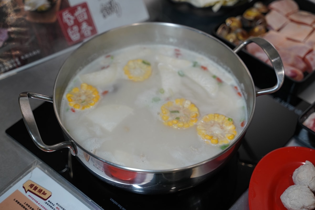【松山火鍋推薦】招牌胡椒豬肚雞鍋免費無限加湯 饒河觀光夜市聚餐好選擇 蘇記嘀兜雞松山八德店