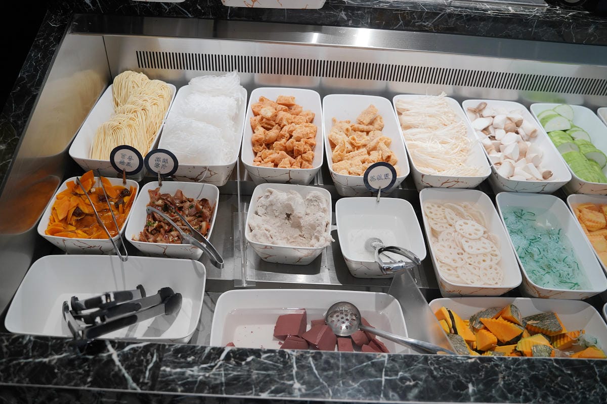 【貝斯鍋物】三重超狂火鍋店豐富自助吧吃到飽 平日下午限定肉量升級不加價 免費室內停車場 - 第8張圖 【貝斯鍋物】三重超狂火鍋店豐富自助吧吃到飽 平日下午限定肉量升級不加價 免費室內停車場