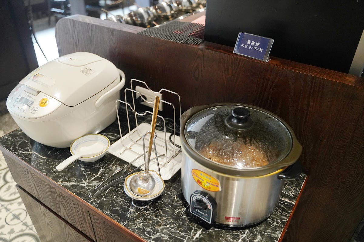 【貝斯鍋物】三重超狂火鍋店豐富自助吧吃到飽 平日下午限定肉量升級不加價 免費室內停車場 - 第13張圖 【貝斯鍋物】三重超狂火鍋店豐富自助吧吃到飽 平日下午限定肉量升級不加價 免費室內停車場