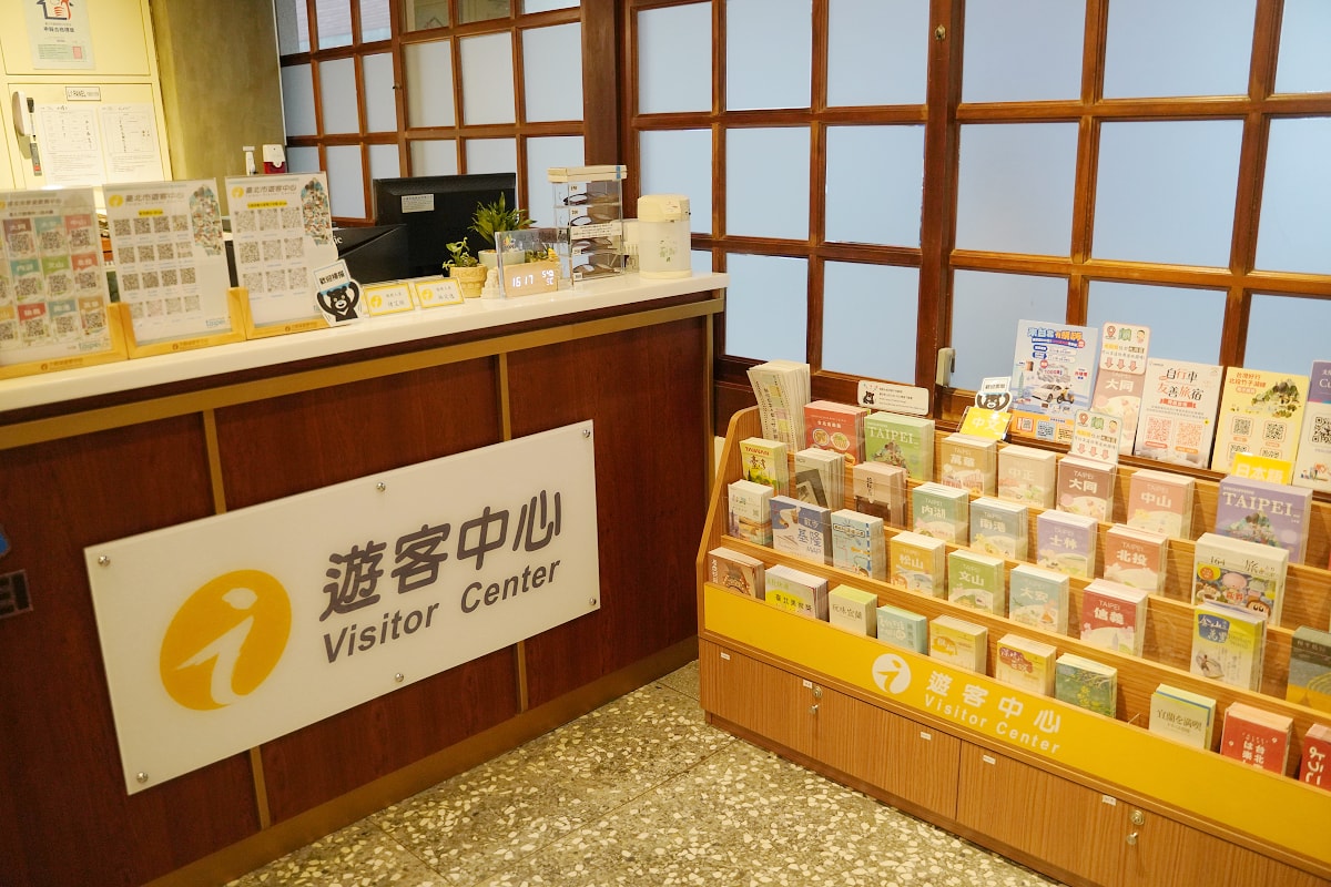 【大稻埕遊客中心】免費復古服飾換裝體驗 客安中藥行/春生喫茶店/稻江公學校/永樂燈苑網美景點