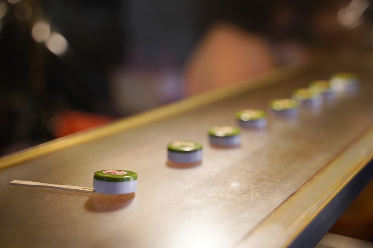 【中壢觀光夜市雞蛋糕推薦】中壢夜市超人氣排隊美食好選擇 象棋號碼牌現場等候 黃金脆皮雞蛋糕