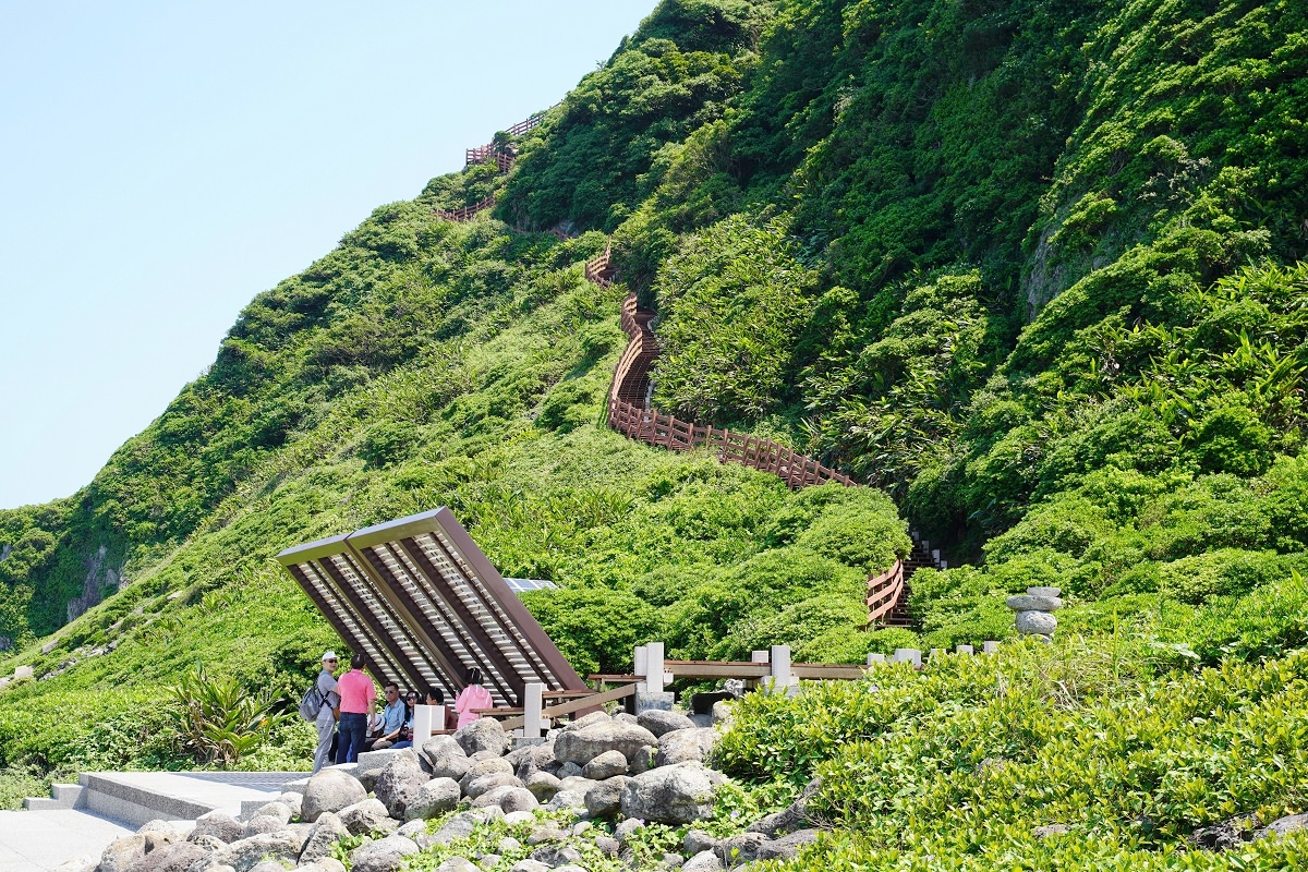 【基隆嶼登島行程推薦】基隆嶼三合一遊程：平面環海步道+燈塔步道+繞島 晉龍號觀光海釣遊艇船隊